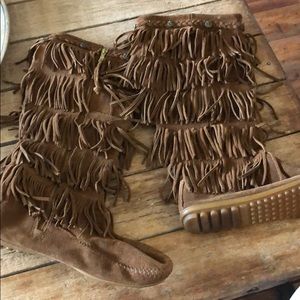 Minnetonka fringe high boots with zipper size 8